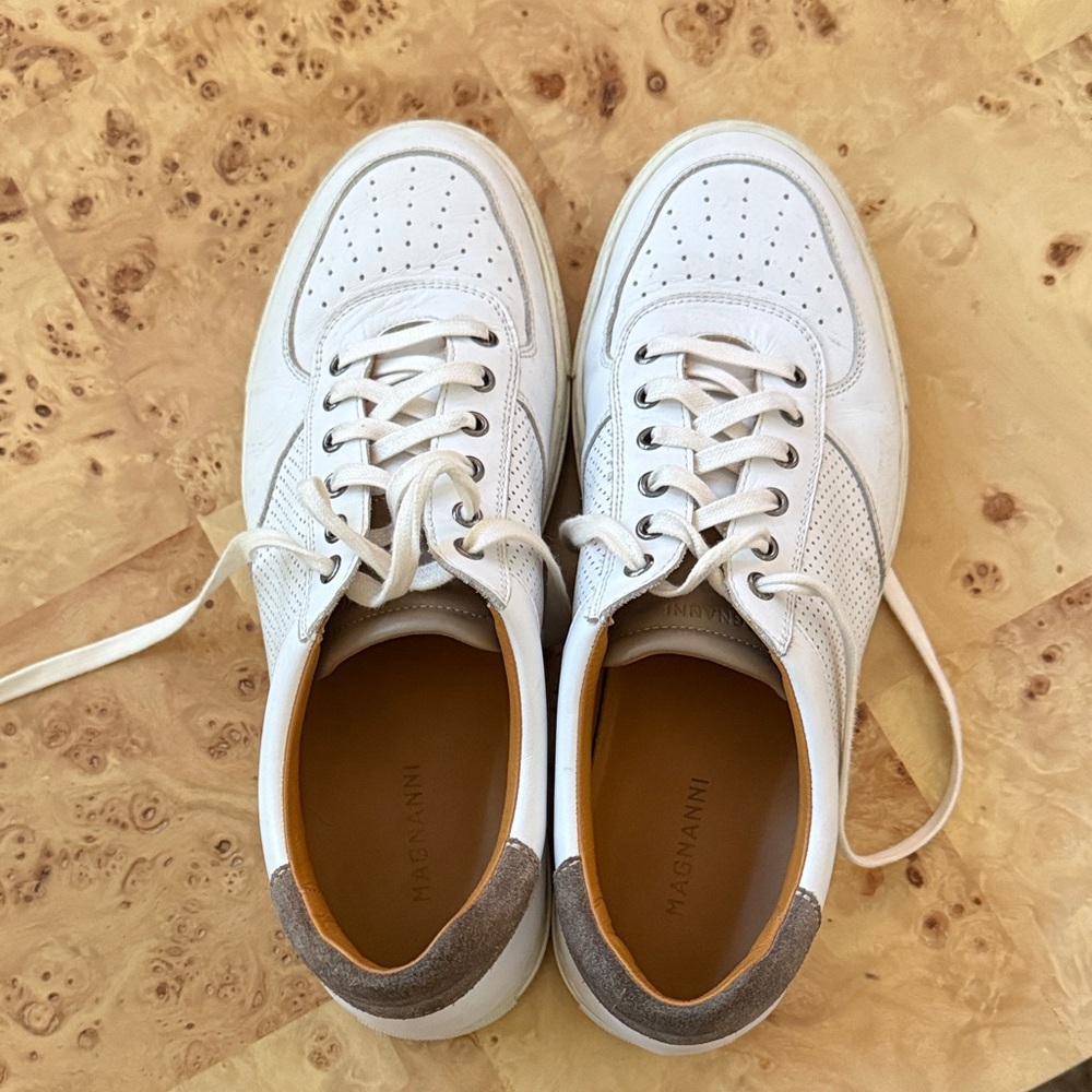 Magnanni White and Gray Men's Sneakers; Size 9 1/2